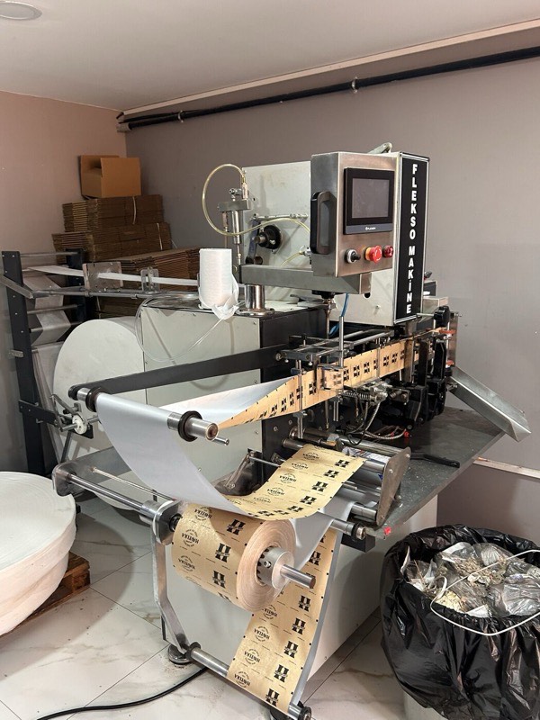 Rulodan baskılı ambalaj üreten flekso baskı ve paketleme makinesi